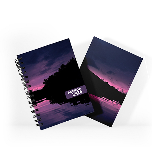 Agenda 2026 tamanho 15x21cm com capa dura em papel empastada com cartão e debrú laminação Prolan, lombada quadrada ou wire-o e miolo pronto